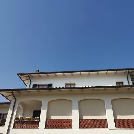 Villa Flora Affittacamere Luni Eksteriør billede