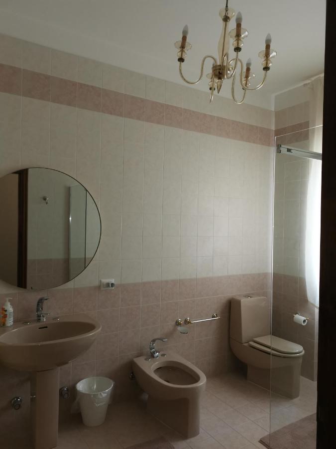 Villa Flora Affittacamere Luni Eksteriør billede