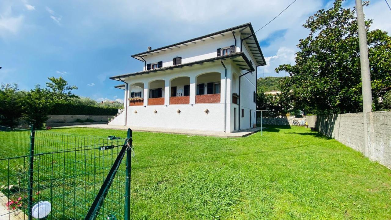 Villa Flora Affittacamere Luni Eksteriør billede