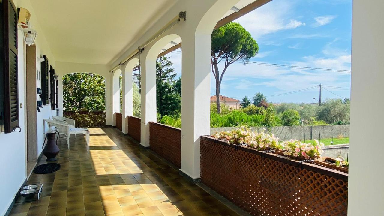 Villa Flora Affittacamere Luni Eksteriør billede