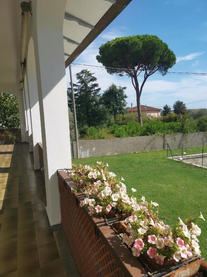 Villa Flora Affittacamere Luni Eksteriør billede